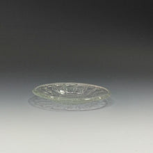 画像をギャラリービューアに読み込む, アンティーク ウランガラス|vaseline glass ( 明治・1890年頃作製 ) 和製プレスガラス 輪繋ぎ文 小皿 1枚/ 茶托,コースターにも dbsy14214-L