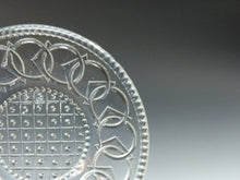 画像をギャラリービューアに読み込む, アンティーク ウランガラス|vaseline glass ( 明治・1890年頃作製 ) 和製プレスガラス 輪繋ぎ文 小皿 1枚/ 茶托,コースターにも dbsy14214-L