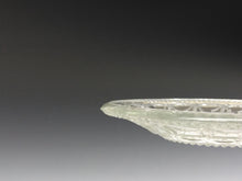 画像をギャラリービューアに読み込む, アンティーク ウランガラス|vaseline glass ( 明治・1890年頃作製 ) 和製プレスガラス 輪繋ぎ文 小皿 1枚/ 茶托,コースターにも dbsy14214-L