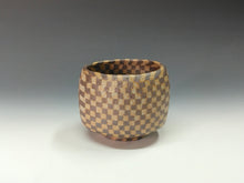 Load image into Gallery viewer, 近代工芸人気作家 梅田正弘|UMEDA Masahiro ( 大阪-三重県, 1937‐ ? ) 伊賀 練上くり抜き文 茶碗 共箱 dbsy14679-L