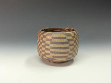 Load image into Gallery viewer, 近代工芸人気作家 梅田正弘|UMEDA Masahiro ( 大阪-三重県, 1937‐ ? ) 伊賀 練上くり抜き文 茶碗 共箱 dbsy14679-L