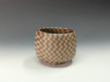 Load image into Gallery viewer, 近代工芸人気作家 梅田正弘|UMEDA Masahiro ( 大阪-三重県, 1937‐ ? ) 伊賀 練上くり抜き文 茶碗 共箱 dbsy14679-L