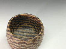 Load image into Gallery viewer, 近代工芸人気作家 梅田正弘|UMEDA Masahiro ( 大阪-三重県, 1937‐ ? ) 伊賀 練上くり抜き文 茶碗 共箱 dbsy14679-L