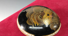 画像をギャラリービューアに読み込む, 名工 川越美和|KAWAGOE Miwa( 石川, 2000年前後) 輪島塗超絶技巧 卵殻象嵌砂子蒔絵 ヨークシャーテリア 犬ブローチ dbsy15124-c