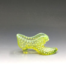 将图片加载到图库查看器,アメリカヴィンテージ FENTON|フェントン(USA,1950-70年代) イエローボブネイル オパールセント ウランガラス キャットシューズ 女の子を素敵な処へ運ぶラッキーアイテム dbsy15895-9