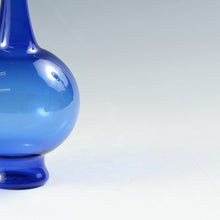 画像をギャラリービューアに読み込む, ヴィンテージ Lauscha Glass 旧東ドイツ・ラウシャ村の丁寧な吹きガラス 鮮やかなブルーの鶴首花生 1950年代頃(a) 箱なし dbsy13373-o
