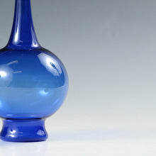 画像をギャラリービューアに読み込む, ヴィンテージ Lauscha Glass 旧東ドイツ・ラウシャ村の丁寧な吹きガラス 鮮やかなブルーの鶴首花生 1950年代頃(a) 箱なし dbsy13373-o