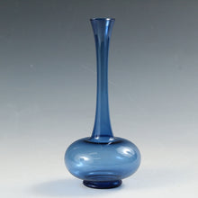 画像をギャラリービューアに読み込む, ヴィンテージ Lauscha Glass 旧東ドイツ・ラウシャ村の丁寧な吹きガラス 鮮やかなブルーの鶴首花生 1950年代頃(c) 箱なし dbsy13375-o