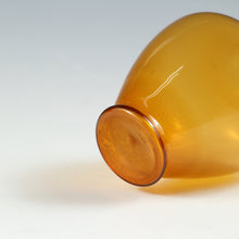 画像をギャラリービューアに読み込む, ヴィンテージ Lauscha Glass 旧東ドイツ・ラウシャ村の丁寧な吹きガラス 落ち着いたイエローの鶴首花生 1950年代頃(d) 箱なし dbsy13376-o