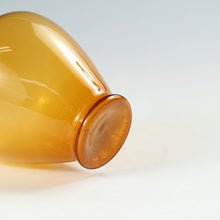 画像をギャラリービューアに読み込む, ヴィンテージ Lauscha Glass 旧東ドイツ・ラウシャ村の丁寧な吹きガラス 落ち着いたイエローの鶴首花生 1950年代頃(d) 箱なし dbsy13376-o