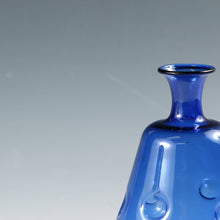 画像をギャラリービューアに読み込む, ヴィンテージ Lauscha Glass 旧東ドイツ・ラウシャ村の丁寧な吹きガラス 異国情緒あふれるブルーの大きな花生 1950年代頃(g) 箱なし dbsy13379-o