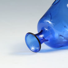 画像をギャラリービューアに読み込む, ヴィンテージ Lauscha Glass 旧東ドイツ・ラウシャ村の丁寧な吹きガラス 異国情緒あふれるブルーの大きな花生 1950年代頃(g) 箱なし dbsy13379-o