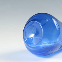 画像をギャラリービューアに読み込む, ヴィンテージ Lauscha Glass 旧東ドイツ・ラウシャ村の丁寧な吹きガラス 異国情緒あふれるブルーの大きな花生 1950年代頃(g) 箱なし dbsy13379-o