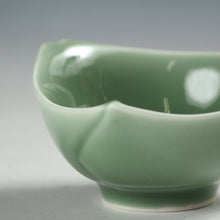 이미지를 갤러리 뷰어에 로드 , お買い得食器 有田焼 天龍寺青磁写 瓢形 小付 1客 未使用高級和食器 和食器 日本料理 おしゃれな器 現代工藝/伝統工芸工房 dbsy15313