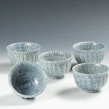 將圖片載入圖庫檢視器 お買い得食器 在銘;「紫」手描き染付 網手川魚文 向付/ 汲出1客 小服茶碗にも dbsy15921-ミ5