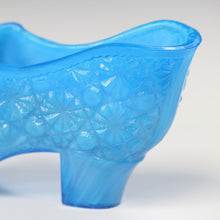 将图片加载到图库查看器,アメリカヴィンテージ BOYD|ボイド社(USA,1978-80年代) ブルーマーブルデイジーボタン アートガラス リボンシューズ 女の子を素敵な処へ運ぶラッキーアイテム dbsy15908-9