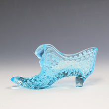 将图片加载到图库查看器,アメリカヴィンテージ FENTON|フェントン(USA,1950-70年代) スカイブルーボブネイル オパールセント アートガラス キャットシューズ 女の子を素敵な処へ運ぶラッキーアイテム dbsy15894-9