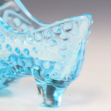 将图片加载到图库查看器,アメリカヴィンテージ FENTON|フェントン(USA,1950-70年代) スカイブルーボブネイル オパールセント アートガラス キャットシューズ 女の子を素敵な処へ運ぶラッキーアイテム dbsy15894-9