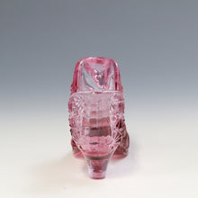 Load image into Gallery viewer, アメリカヴィンテージ FENTON|フェントン(USA,1950-70年代) ピンクデイジーボタン アートガラス キャットシューズ 女の子を素敵な処へ運ぶラッキーアイテム dbsy15886-9