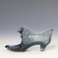Load image into Gallery viewer, アメリカヴィンテージ FENTON|フェントン(USA,1950-70年代) スモークデイジーボタン アートガラス キャットシューズ 女の子を素敵な処へ運ぶラッキーアイテム dbsy15887-9