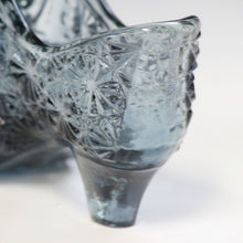 Load image into Gallery viewer, アメリカヴィンテージ FENTON|フェントン(USA,1950-70年代) スモークデイジーボタン アートガラス キャットシューズ 女の子を素敵な処へ運ぶラッキーアイテム dbsy15887-9
