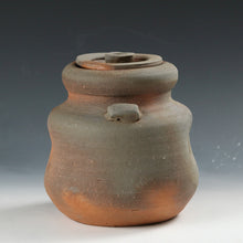 Load image into Gallery viewer, 人間国宝名品 藤原啓|FUJUWARA Kei(岡山, 1899-1983) 備前 緋襷 水指 / 塗蓋,見立て半練(ハンネラ)用赤絵蓋 添 国立工芸館,京都国立近代美術館,等所蔵作家 共箱 dbsy16113-g