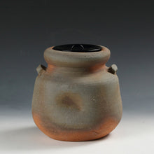 Load image into Gallery viewer, 人間国宝名品 藤原啓|FUJUWARA Kei(岡山, 1899-1983) 備前 緋襷 水指 / 塗蓋,見立て半練(ハンネラ)用赤絵蓋 添 国立工芸館,京都国立近代美術館,等所蔵作家 共箱 dbsy16113-g
