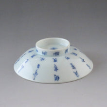 Load image into Gallery viewer, Imari (circa 1810) Blue flower dyed Chinese poetry patterned lidded bowl (K) Capacity under the lid approx. 120cc dbsy7321-z
