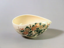 Load image into Gallery viewer, Inscription: Haruyama period, Satsuma gold brocade, hand-painted chrysanthemum pattern, Sencha, cold water, approx. 70cc, Meiji period (1900), also in the tea sea of Taiwanese tea dy10471-c