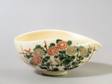 Load image into Gallery viewer, Inscription: Haruyama period, Satsuma gold brocade, hand-painted chrysanthemum pattern, Sencha, cold water, approx. 70cc, Meiji period (1900), also in the tea sea of Taiwanese tea dy10471-c