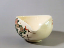 Load image into Gallery viewer, Inscription: Haruyama period, Satsuma gold brocade, hand-painted chrysanthemum pattern, Sencha, cold water, approx. 70cc, Meiji period (1900), also in the tea sea of Taiwanese tea dy10471-c