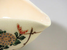 Load image into Gallery viewer, Inscription: Haruyama period, Satsuma gold brocade, hand-painted chrysanthemum pattern, Sencha, cold water, approx. 70cc, Meiji period (1900), also in the tea sea of Taiwanese tea dy10471-c