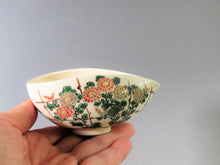 Load image into Gallery viewer, Inscription: Haruyama period, Satsuma gold brocade, hand-painted chrysanthemum pattern, Sencha, cold water, approx. 70cc, Meiji period (1900), also in the tea sea of Taiwanese tea dy10471-c