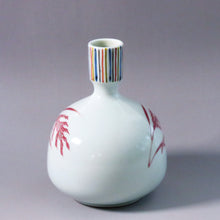 Load image into Gallery viewer, KAWAI Seitoku (Kyoto 1927-2010) Beni glaze Mizuho hand-held vase (A), Artist in the collection of Oita Prefectural Museum of Art, etc. dfsy10316-q