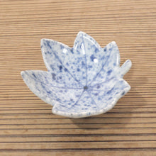Load image into Gallery viewer, Inscribed: Kiyomizu ware (author unknown), dyed, blown ink, maple-shaped bean plate with foot, 1 customer dbsy6528-z