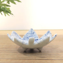 Load image into Gallery viewer, Inscribed: Kiyomizu ware (author unknown), dyed, blown ink, maple-shaped bean plate with foot, 1 customer dbsy6528-z