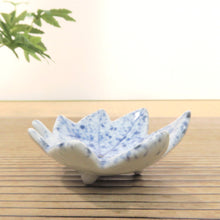 Load image into Gallery viewer, Inscribed: Kiyomizu ware (author unknown), dyed, blown ink, maple-shaped bean plate with foot, 1 customer dbsy6528-z