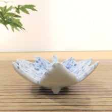 Load image into Gallery viewer, Inscribed: Kiyomizu ware (author unknown), dyed, blown ink, maple-shaped bean plate with foot, 1 customer dbsy6528-z