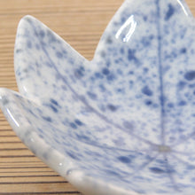 Load image into Gallery viewer, Inscribed: Kiyomizu ware (author unknown), dyed, blown ink, maple-shaped bean plate with foot, 1 customer dbsy6528-z