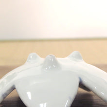 Load image into Gallery viewer, Inscribed: Kiyomizu ware (author unknown), dyed, blown ink, maple-shaped bean plate with foot, 1 customer dbsy6528-z