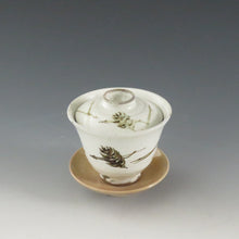 画像をギャラリービューアに読み込む, 古曽部焼 4代五十嵐信平(明治期・1900年頃) 粉引鉄絵 松の実絵見立て蓋碗 萩焼瓶台添 dbsy9623-a