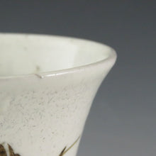 画像をギャラリービューアに読み込む, 古曽部焼 4代五十嵐信平(明治期・1900年頃) 粉引鉄絵 松の実絵見立て蓋碗 萩焼瓶台添 dbsy9623-a