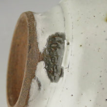 画像をギャラリービューアに読み込む, 古曽部焼 4代五十嵐信平(明治期・1900年頃) 粉引鉄絵 松の実絵見立て蓋碗 萩焼瓶台添 dbsy9623-a