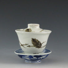 画像をギャラリービューアに読み込む, 古曽部焼 4代五十嵐信平(明治期・1900年頃) 粉引鉄絵 松の実絵見立て蓋碗 伊万里蓮鳥絵瓶台添 dbsy9624-a