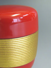Load image into Gallery viewer, Hatsuse Senryuan Itomaki Natsume (red) Wooden lacquerware Pure gold foil stamping