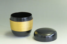 Load image into Gallery viewer, Hatsuse Senryuan Itomaki Natsume (black) Wooden lacquerware Pure gold foil stamping