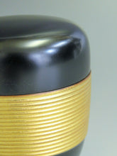 Load image into Gallery viewer, Hatsuse Senryuan Itomaki Natsume (black) Wooden lacquerware Pure gold foil stamping