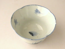 画像をギャラリービューアに読み込む, 伊万里 秋草染付見立て蓋椀(A) bs35-k