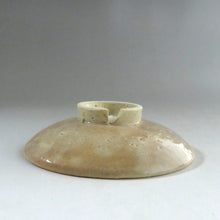 画像をギャラリービューアに読み込む, 伊万里焼(江戸期 1810年頃) 地紋祥瑞染付写 見立て蓋碗 約80cc 萩焼瓶台添 dbsy9612-n