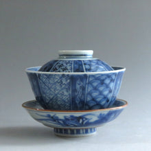 画像をギャラリービューアに読み込む, 伊万里焼(江戸期 1810年頃) 地紋祥瑞染付写 見立て蓋碗 約80cc 明治期手描蘭竹華文瓶台添 dbsy9613-o